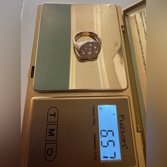 14K DIAMOND MOSAIC BRUSHED GOLD ROUND SIGNET RING - Picture 9 of 9